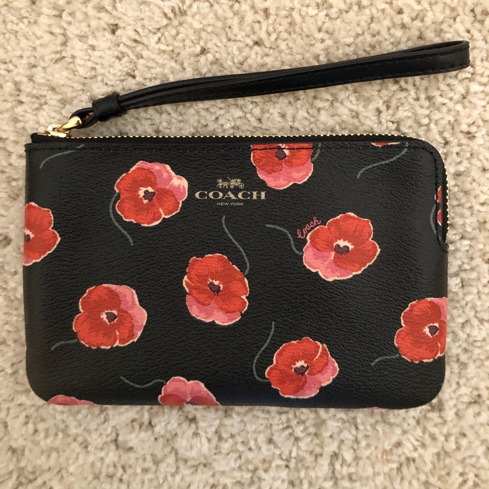 Coach Poppy Zip Wristlet F39074